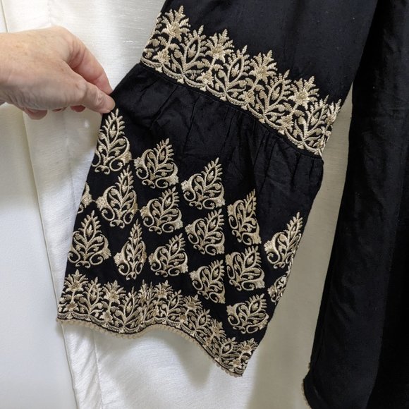 Off The Shoulder Embroidered Top - Black w/ Cream - Sz XXL - Picture 2 of 6